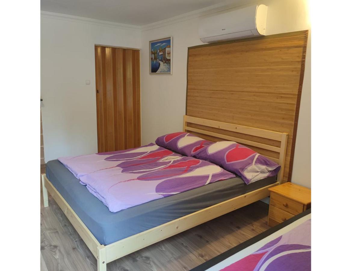Emese Apartman ไฮจ์ดุสโซบอสโล ภายนอก รูปภาพ