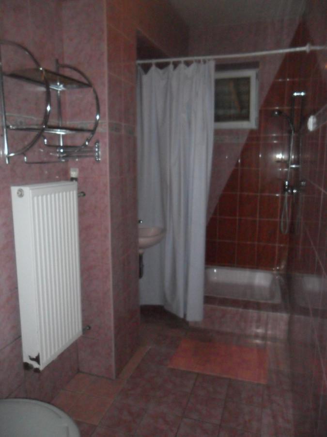 Emese Apartman ไฮจ์ดุสโซบอสโล ภายนอก รูปภาพ